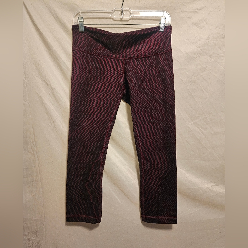 Lululemon Athletica Crop Leggings Size 8, Burgundy/Black Geometric Design.